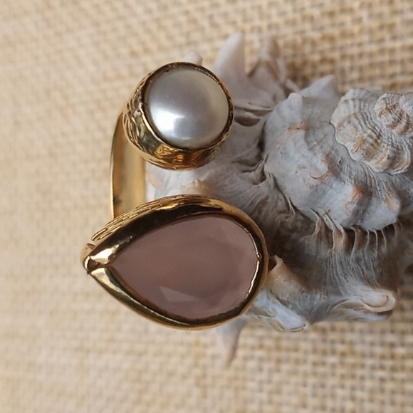 Light Pink  Teardrop Shape Semi Precious Stone  and Pearl  Ring - Picture 3 of 6